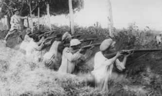 Soldados entrincheirados na fronteira das cidades de Itararé (São Paulo) e a cidade de Sengés (Paraná).